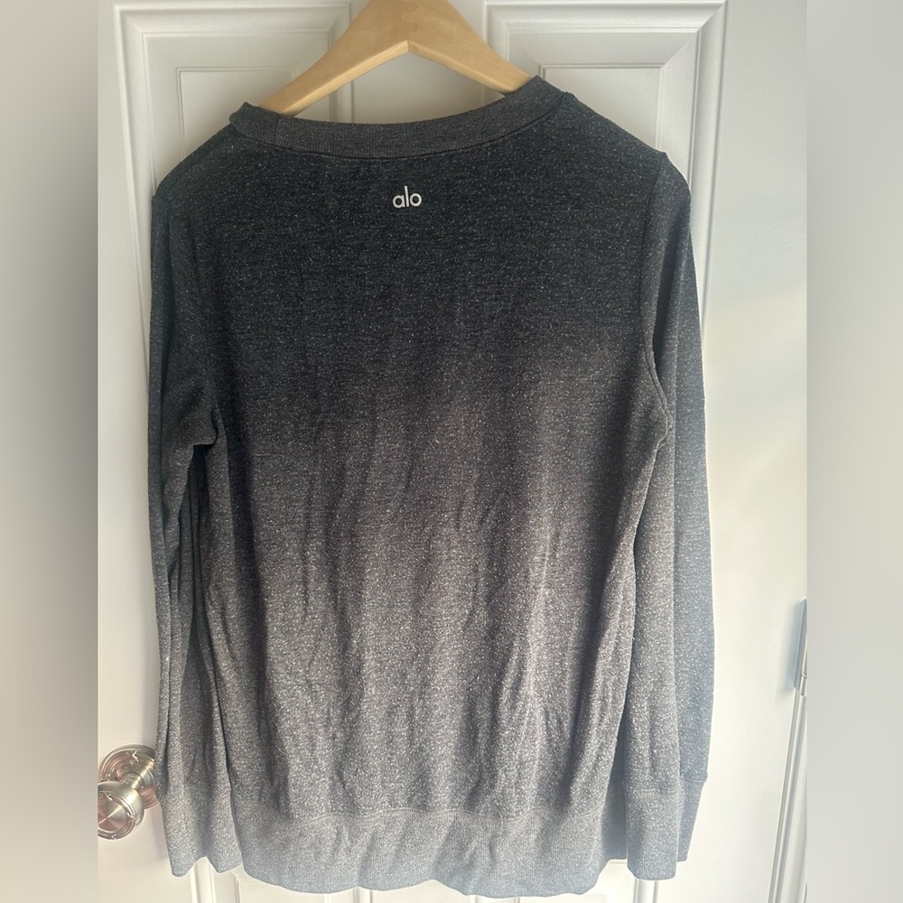ALO Yoga gray pull over